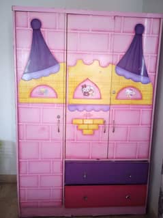 complete kids bedroom set. boht kam paiso ma. .