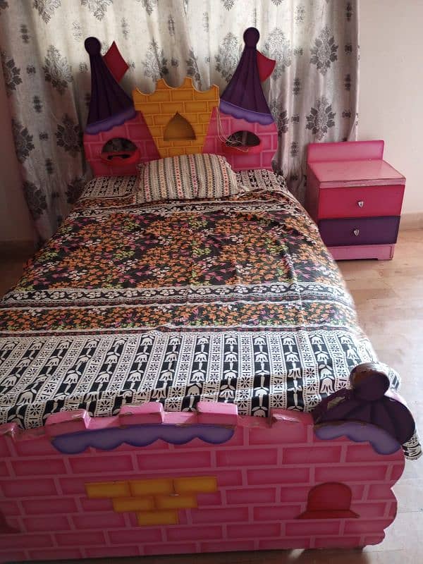 complete kids bedroom set. boht kam paiso ma. . 2