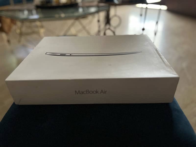 MacBook Air !! Excellent Condition !! 4