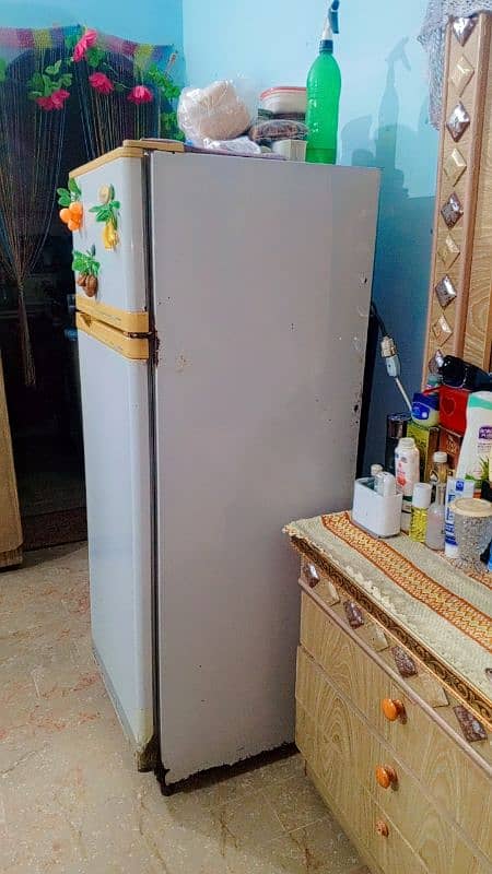 refrigerator condition 10/10 hai 3