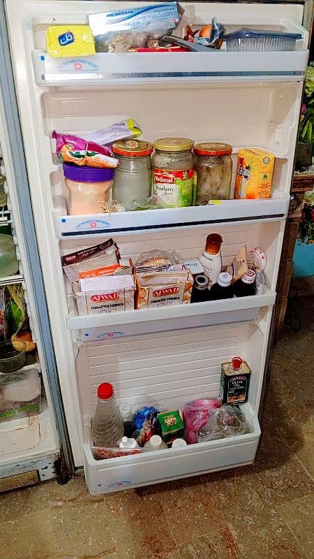 refrigerator condition 10/10 hai 5