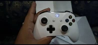 Xbox one s 1 tb with two controllers