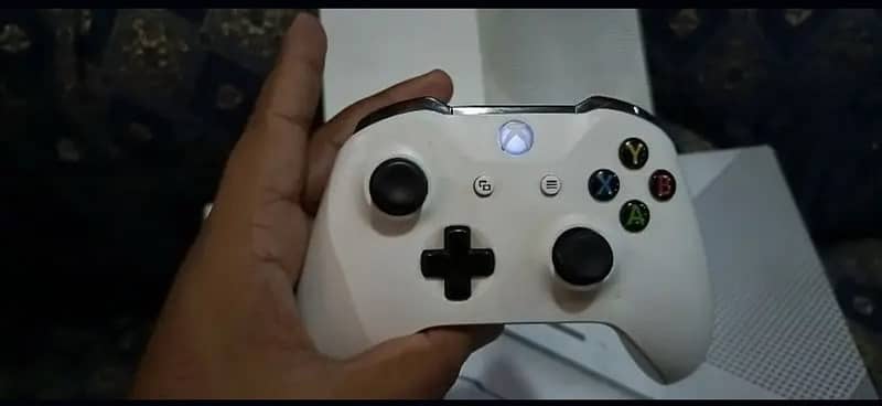 Xbox one s 1 tb with two controllers 0