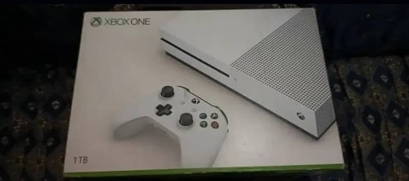 Xbox one s 1 tb with two controllers 5