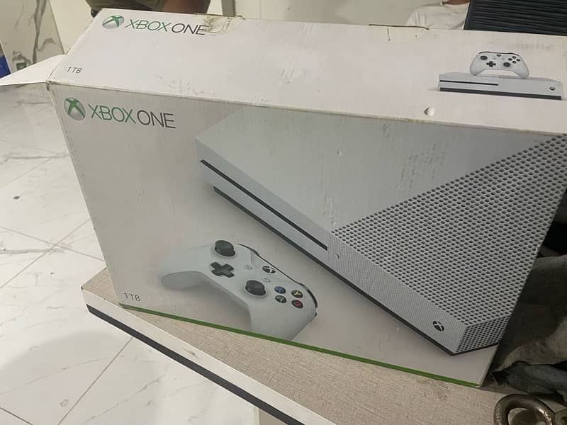 Xbox one s 1 tb with two controllers 12