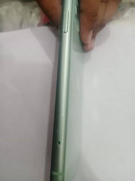 I phone 11 like new jv 64 gb 83 health 03016467117 4