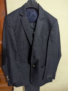 H D Fashion 3 piece suite