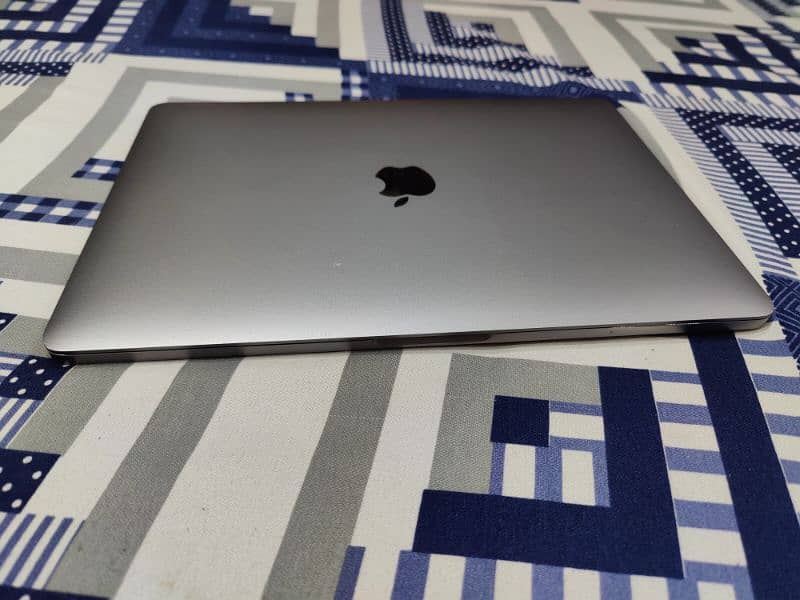 MacBook Pro 13 inch (2017) | 8 GB / 256 GB 1