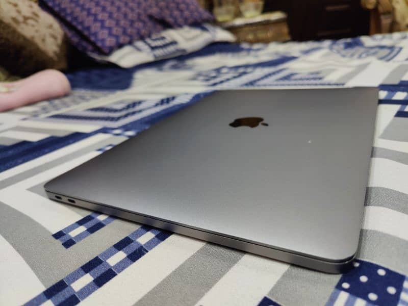 MacBook Pro 13 inch (2017) | 8 GB / 256 GB 3