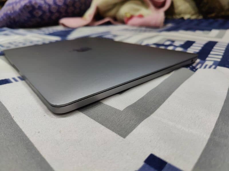 MacBook Pro 13 inch (2017) | 8 GB / 256 GB 4