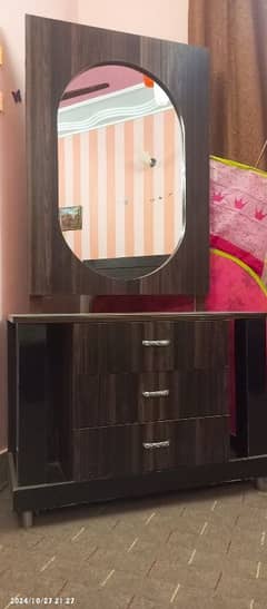 dressing table