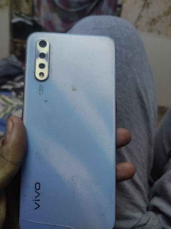 vivo s1 4 / 128 condition 8/10 2