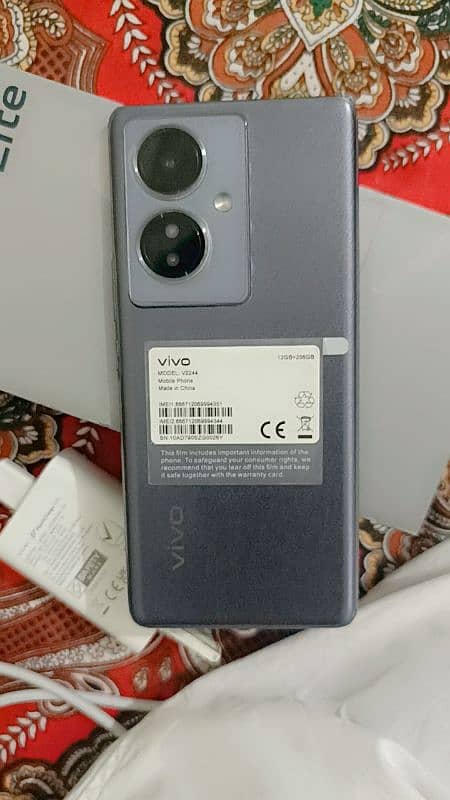 vivo v40light. 3016942469 2