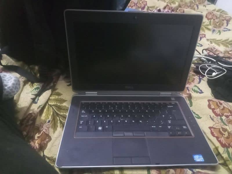 dell core i7 with senhieser original headphones 1