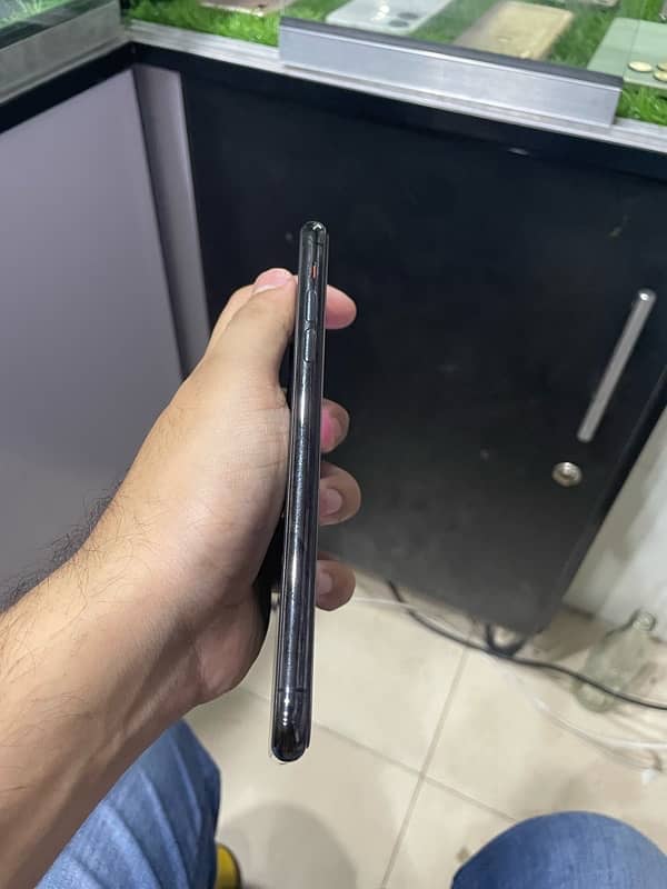 iPhone 11 Pro Max 2