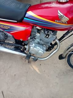 125cc Honda bike Available buyers contact me