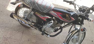 Honda 125 24 model new condition 3300 drive-in