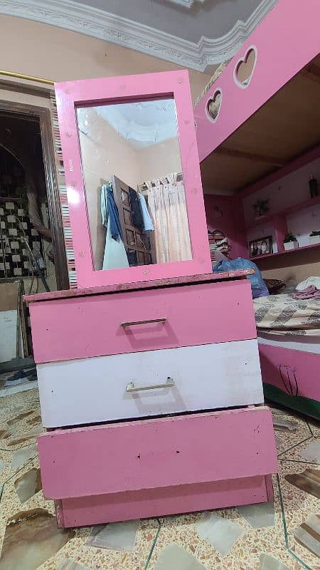 dressing table with drawers 2