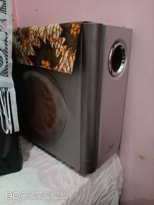 LG subwoofer 1