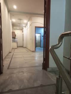 PEACEFUL 4.5 MARLA (2-BED 2-BATH, TV LOUNGE, KITCHEN, LAUNDRY) FLAT FOR RENT (FAMILIES, OFFICES, FREELANCERS, SOFTWARE HOUSES ETC) IN BLOCK D, MAIN BOULEVARD, MILITARY ACCOUNTS HOUSING SOCIETY, COLLEGE ROAD, LAHORE