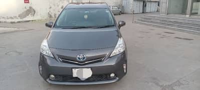 Toyota Prius Alpha 2013