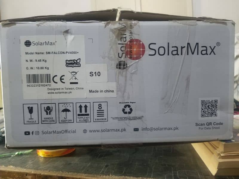 SOLERMAX FOLCON PV4000. just 4month used. 4