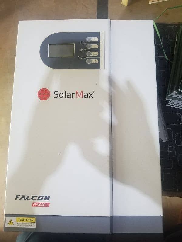 SOLERMAX FOLCON PV4000. just 4month used. 8