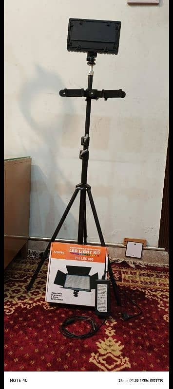 led lightlit pro led 600 with stand with mobile holder 1