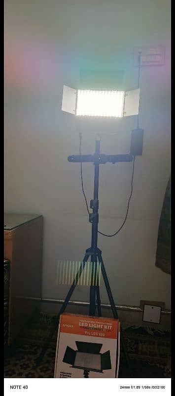 led lightlit pro led 600 with stand with mobile holder 3