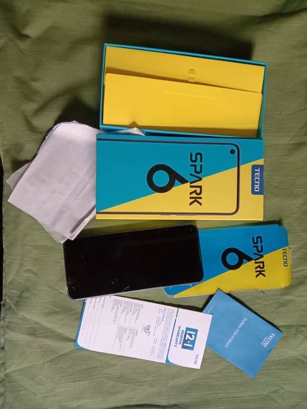 Tecno spark 6 (4/64)with box betrry 5000MH 1