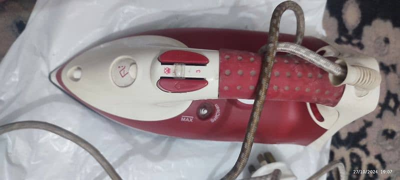 black & Decker steam iron from Dubai used 1