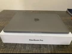 13” MacBook Pro 2017 - Complete Box 9/10