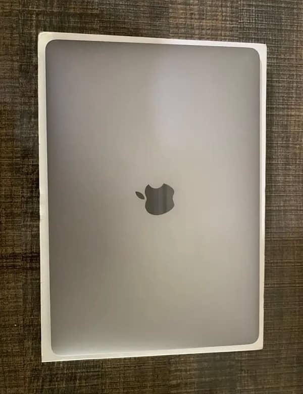 13” MacBook Pro 2017 - Complete Box 9/10 1