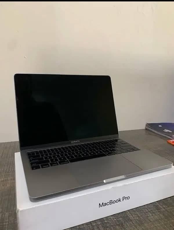 13” MacBook Pro 2017 - Complete Box 9/10 2