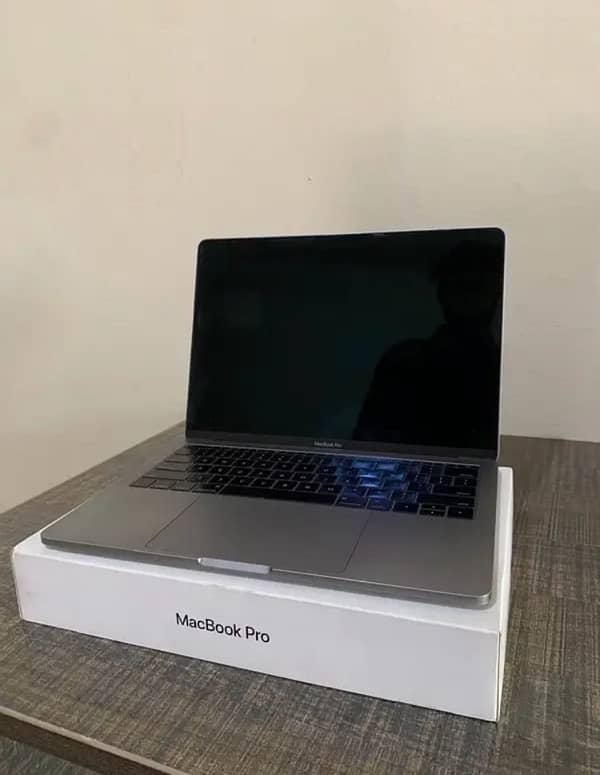 13” MacBook Pro 2017 - Complete Box 9/10 3