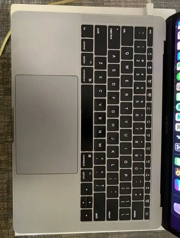 13” MacBook Pro 2017 - Complete Box 9/10 4