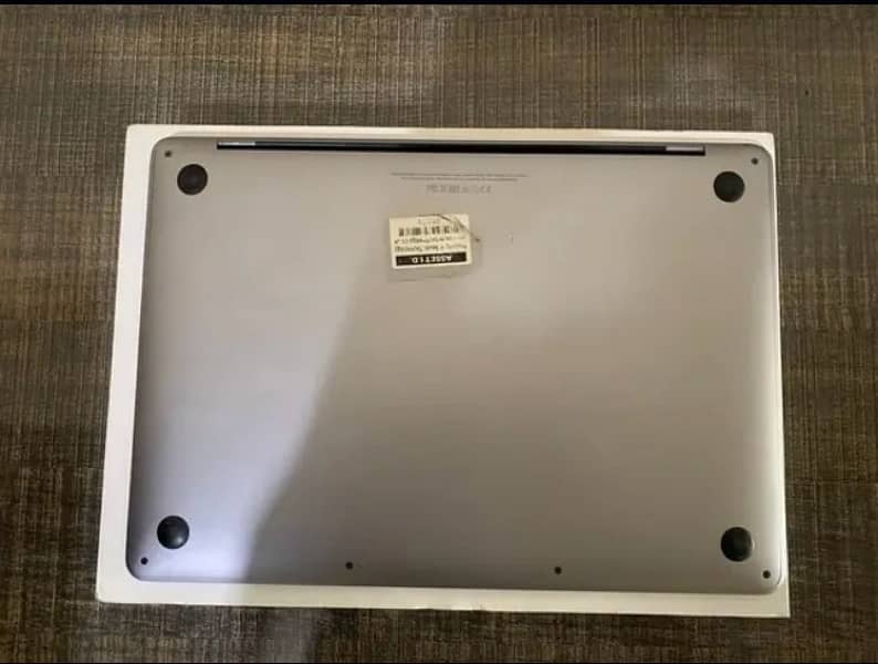 13” MacBook Pro 2017 - Complete Box 9/10 5