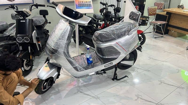 Evee Electric Scooter Nisa Mito Flipper Gen Z C1 air Scooty metro evon 1