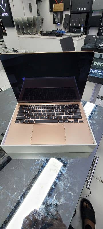 Macbook Air 2020 Model M1 chip "13"inch 5