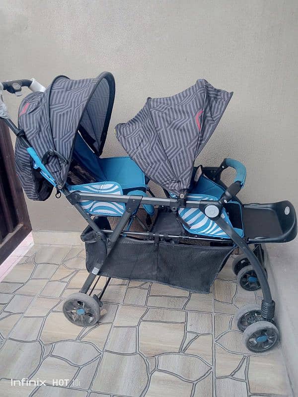 Baby Parm dual space for 2 person with storage underneath all good. 3