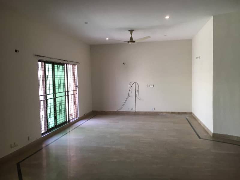 1 Kanal Upper Portion in DHA Phase 4 Near Comercial Market 1