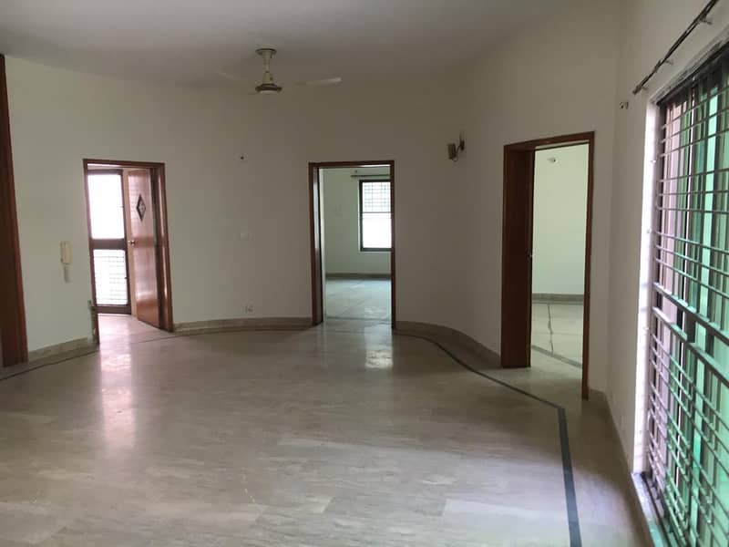 1 Kanal Upper Portion in DHA Phase 4 Near Comercial Market 17