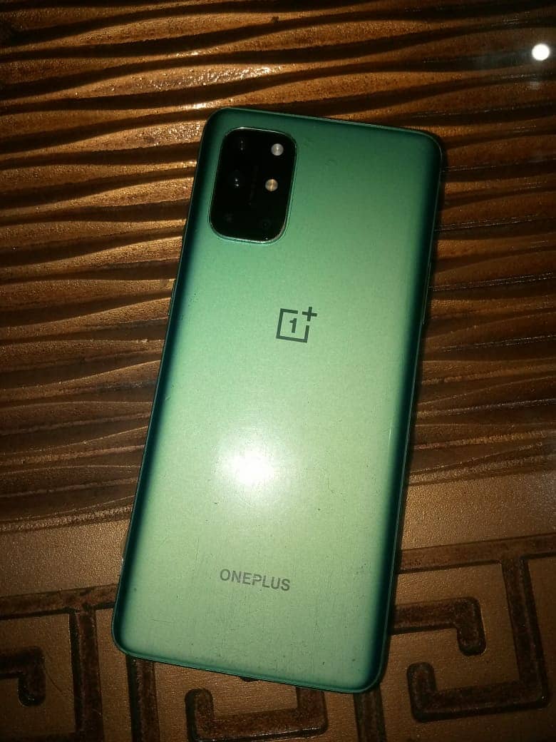 One Plus 8T 8gb 128storag with 2green line overall 10by10 condition 1