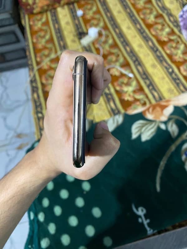 iPhone XS Max gold 5