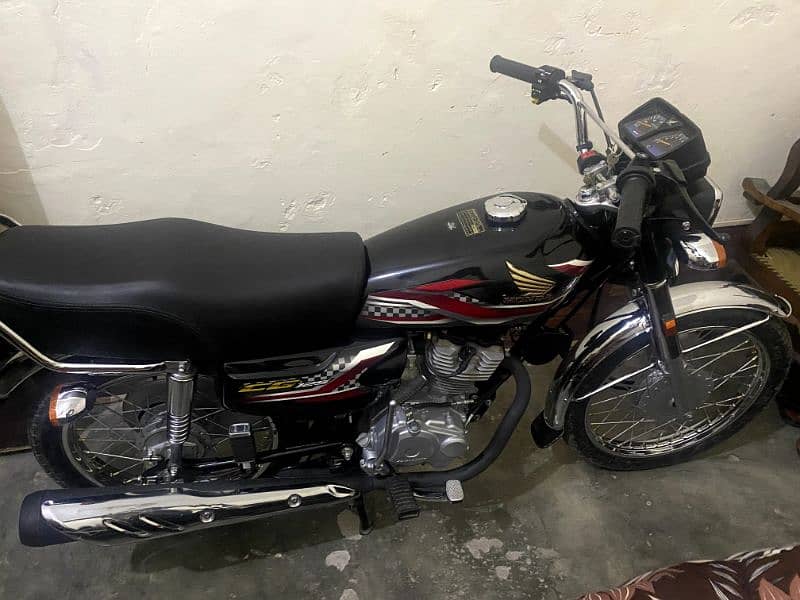 CG 125 Honda black Colour 2265 km total driven 5