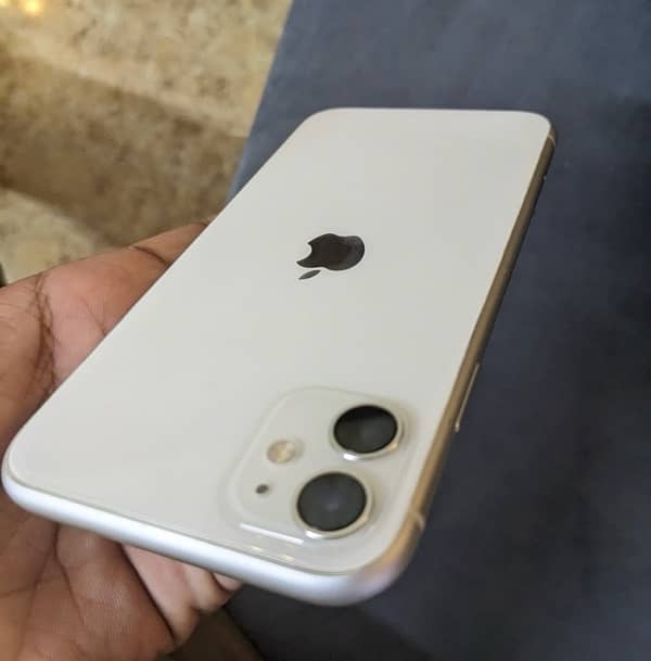 iPhone 11 128GB NON PTA (JV) White Color 2