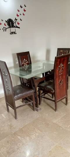 dinning table with 4 chairs and rug