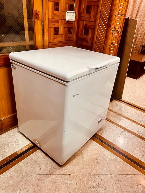 deep freezer Hdf-245h3 like new condition 1