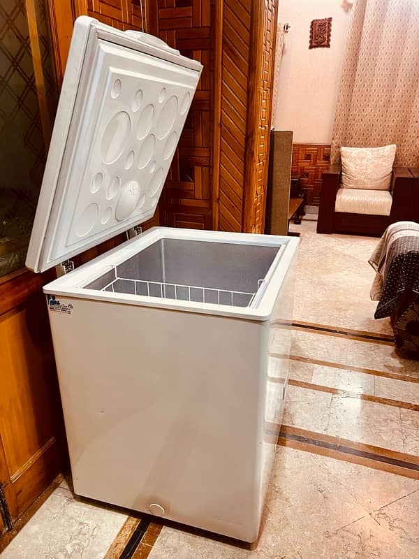 deep freezer Hdf-245h3 like new condition 4