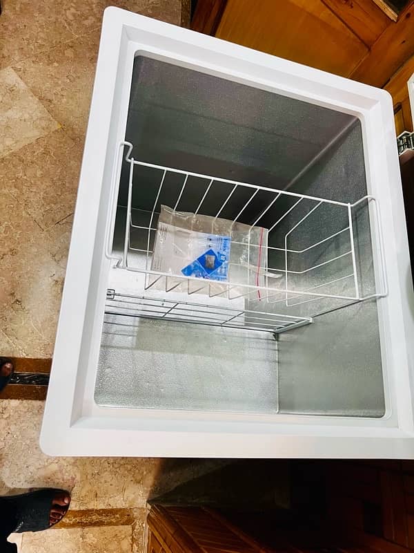 deep freezer Hdf-245h3 like new condition 7